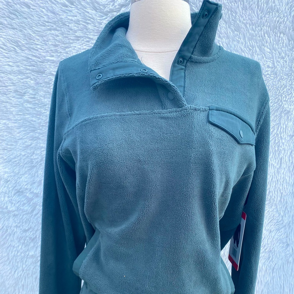 New- women 32 Degress fuzzy sweater front zipper with side pockets